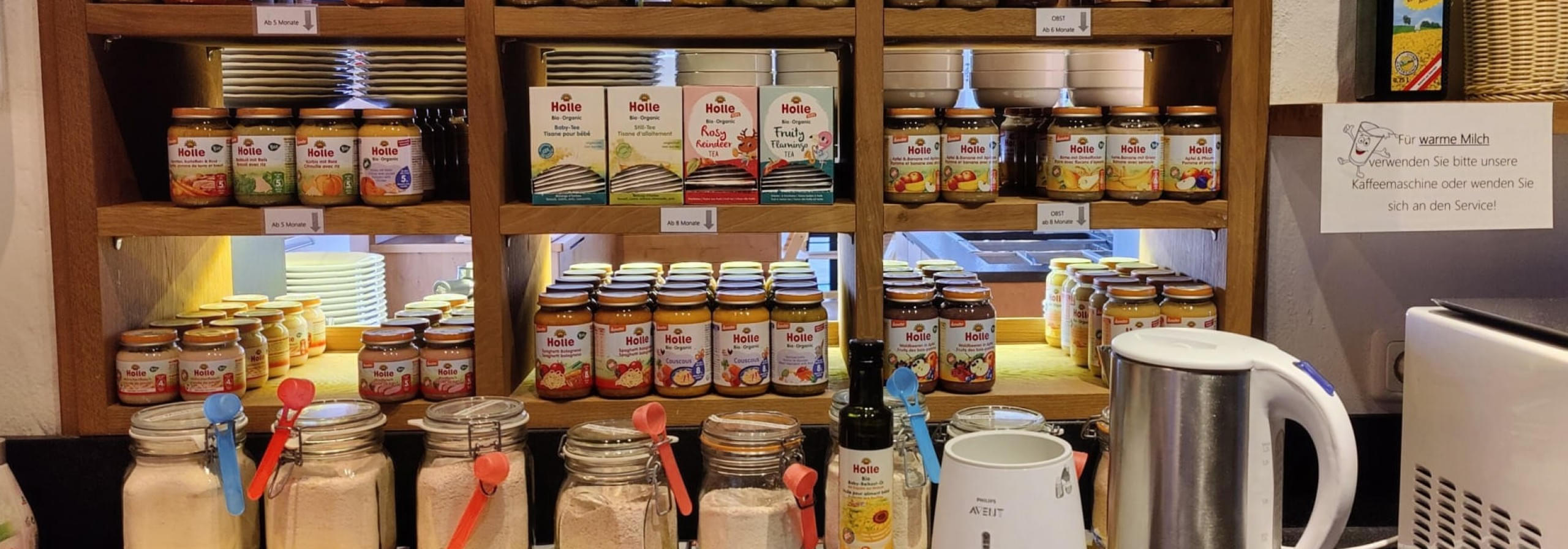 Babykostbuffet mit Obst, Gemüse und Breie von Holle