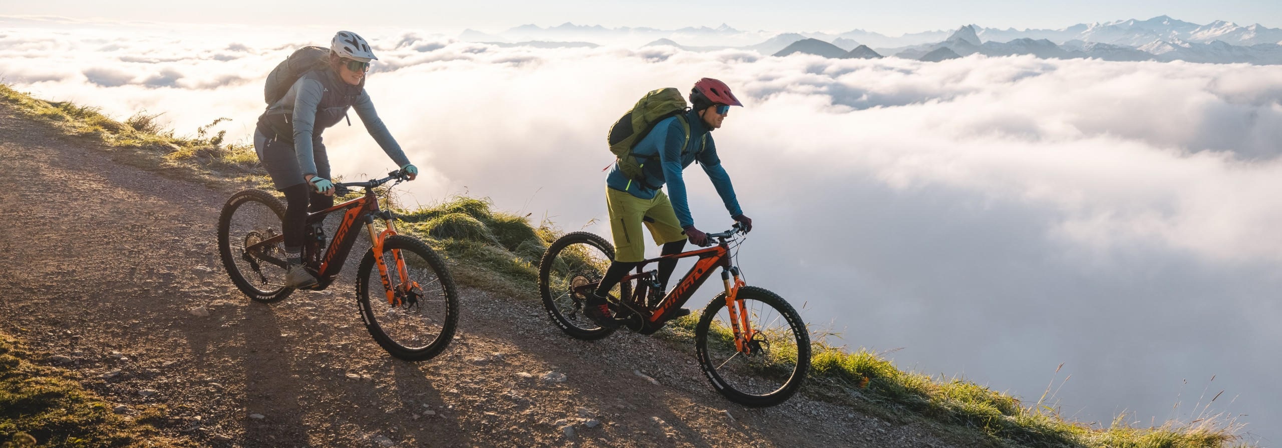 Mountainbiker in der Tiroler Bergwelt bei den Kitzbüheler Alpen