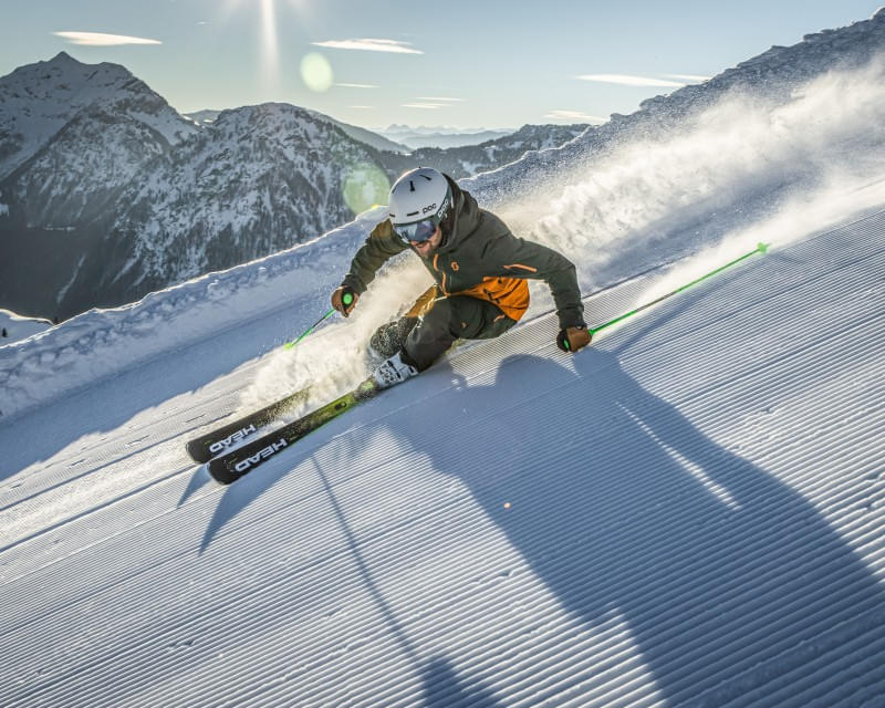 Skifahrer im Pillerseetal, Skigebiet Kitzbühel